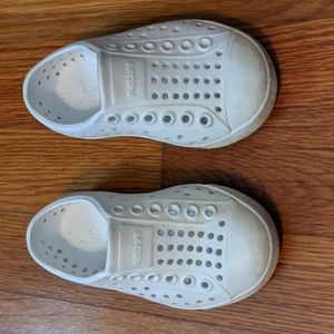 Native Jefferson Child shoes size 5 (toddler)